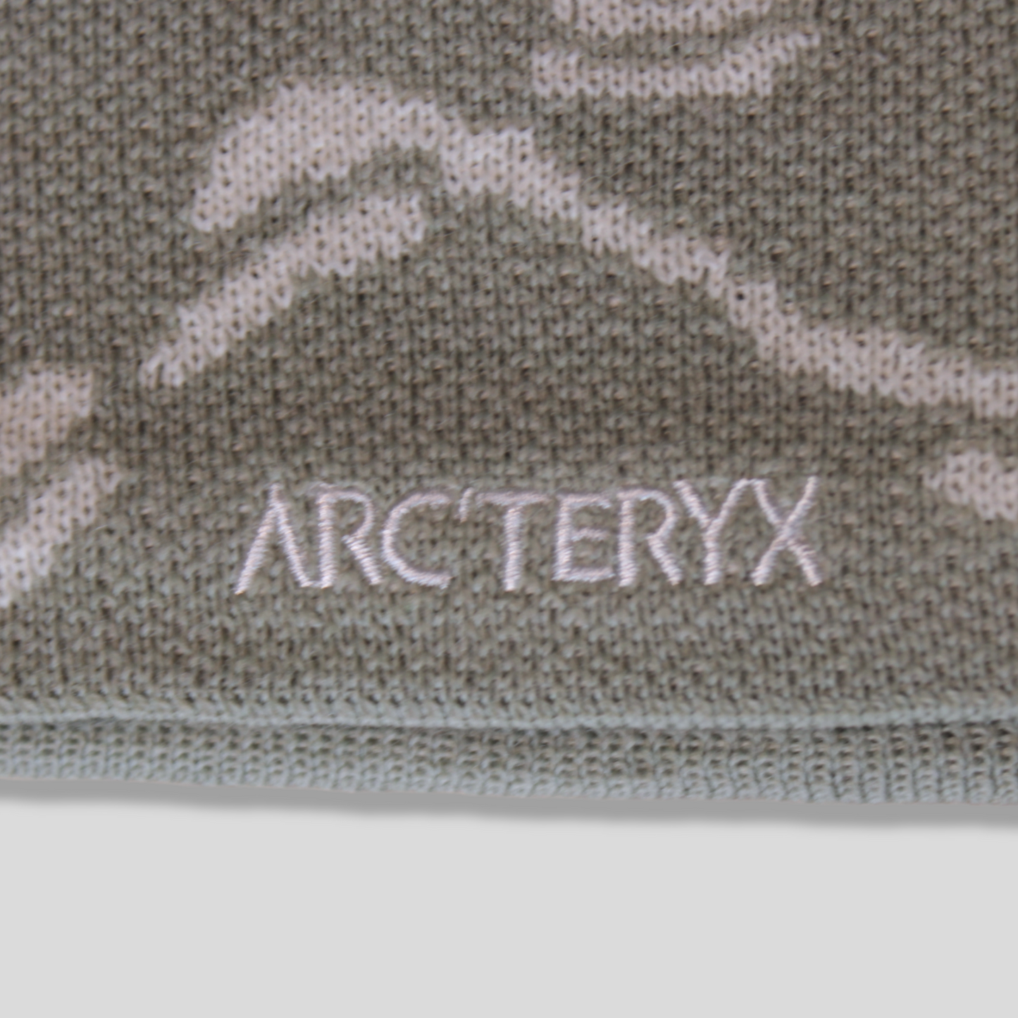 Bonnet Arc'teryx gris